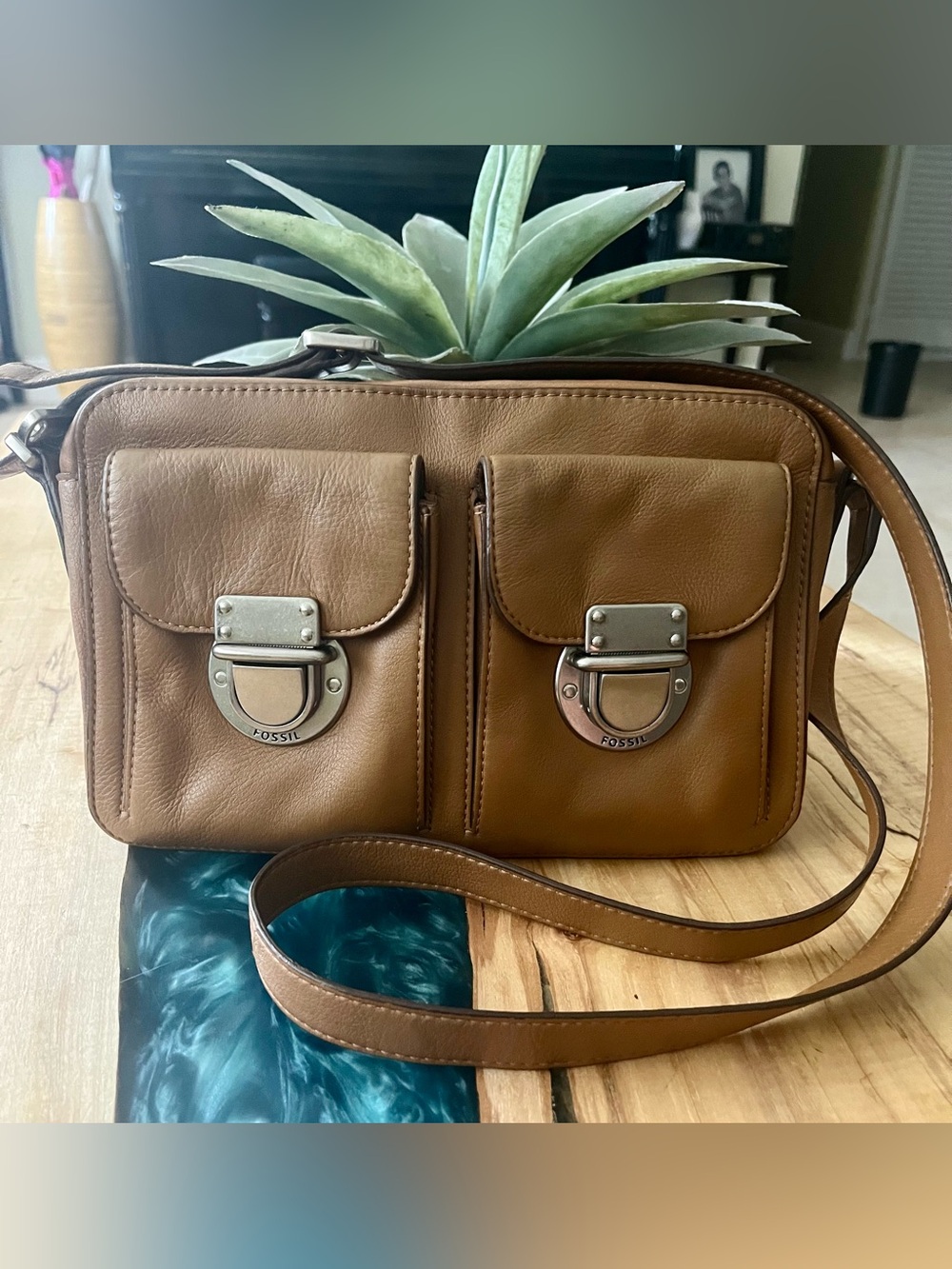 Fossil Riley Caramel Brown Leather Crossbody with Front Buckle Pockets - Picture 2 of 16